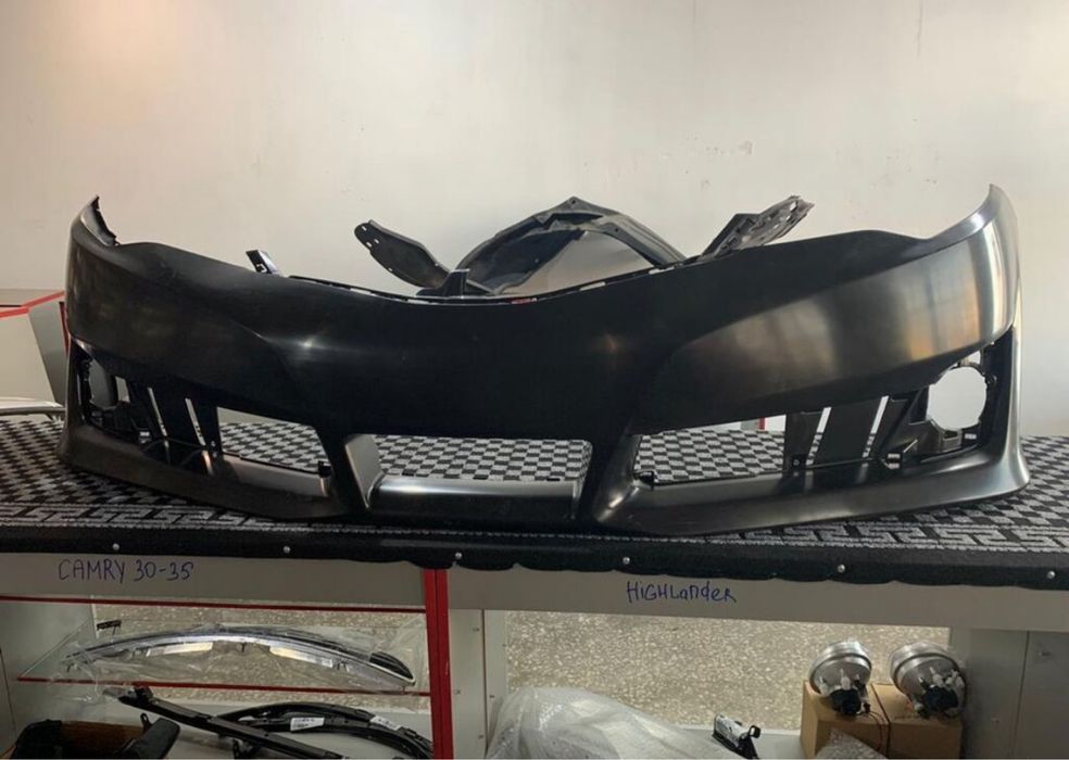 Переднйи бампер тойота  камри 50 амереканец SE