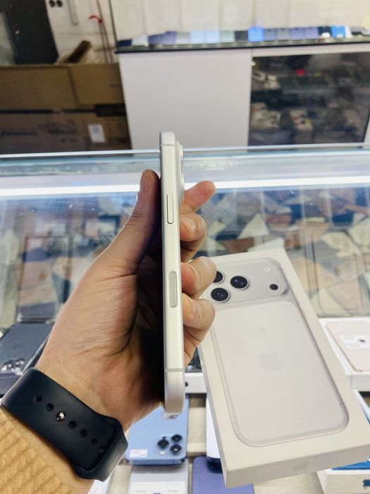 iPhone 17 Pro  256 gb silver 100%