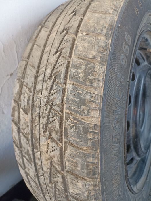 Продам комплект зимней резины на 15 с дисками от тойоты