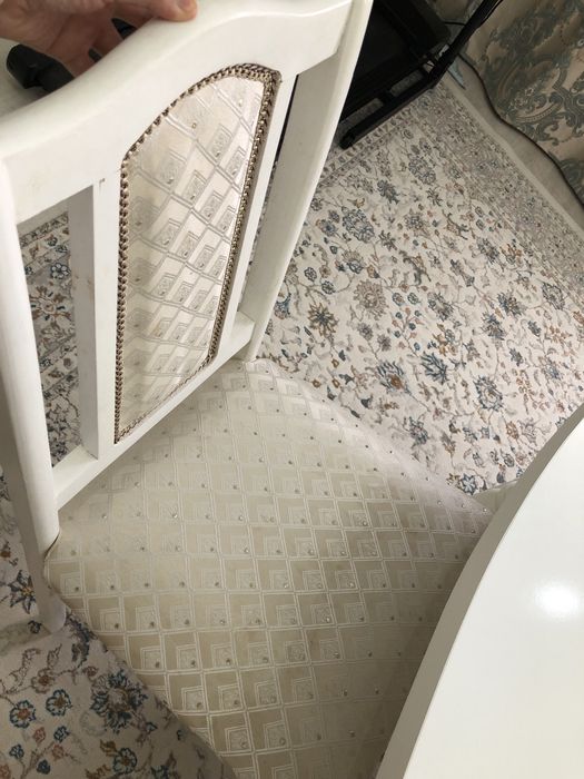 Доставка стол и стулья