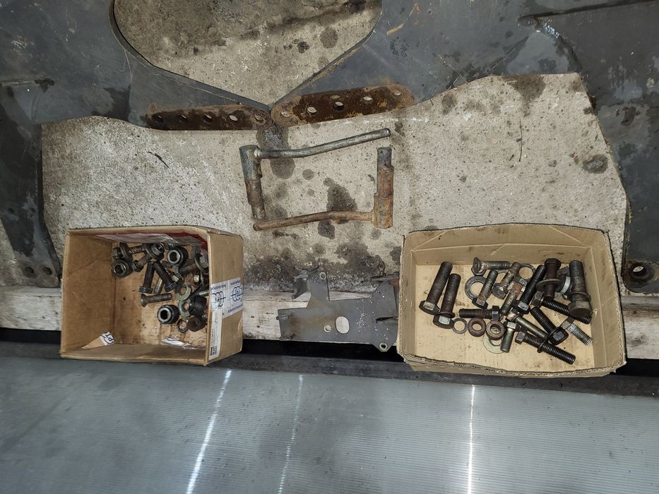Vând suporți originali Fendt