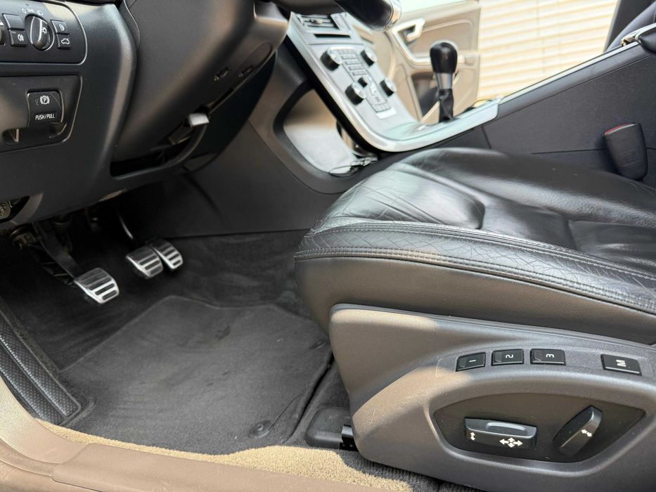 Volvo V60 D5 205cp manual, editie Summum