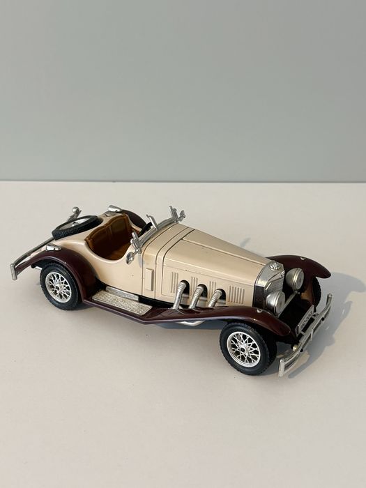 Метална кола Mercedes 1:24