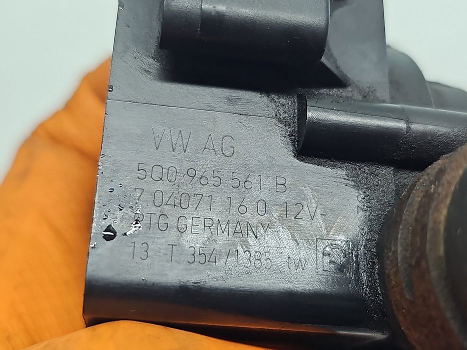 Pompa recirculare apa AUDI A4 (8W2, B9) [Fabr 2015-prezent] 5Q0965561B