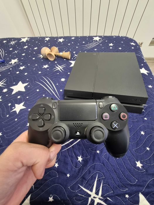 Vand ps 4 într-o stare foarte bună