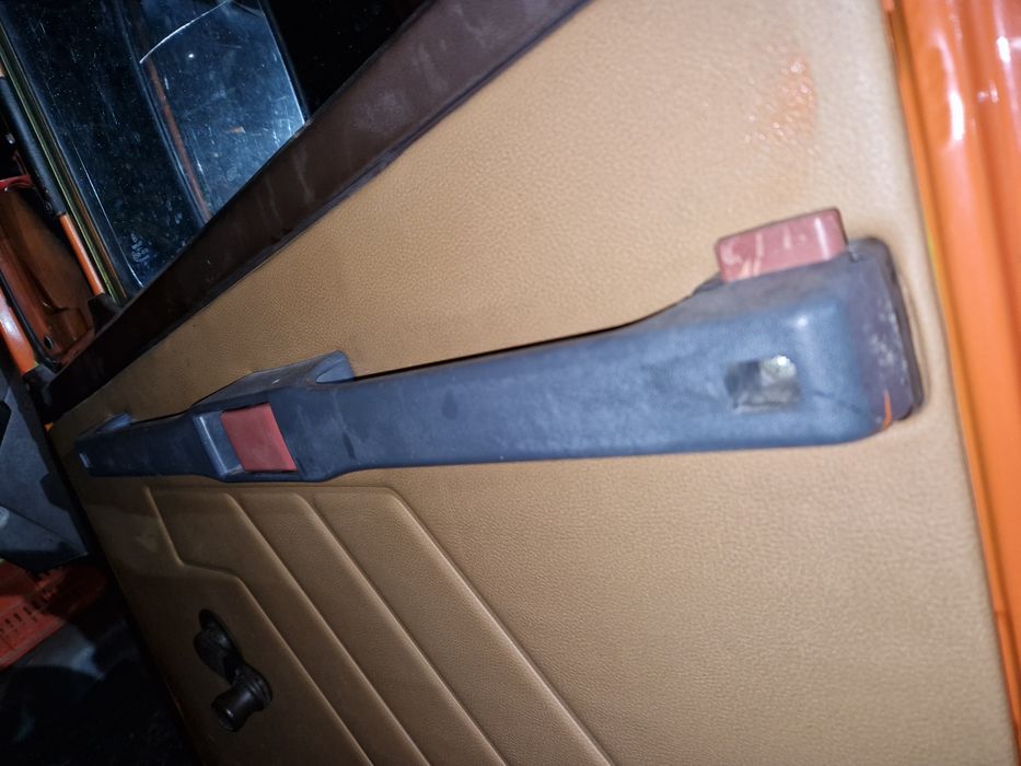 Вътрешни  дръжки  за камион Mercedes 814, 817,914, 917, 1114, 1117