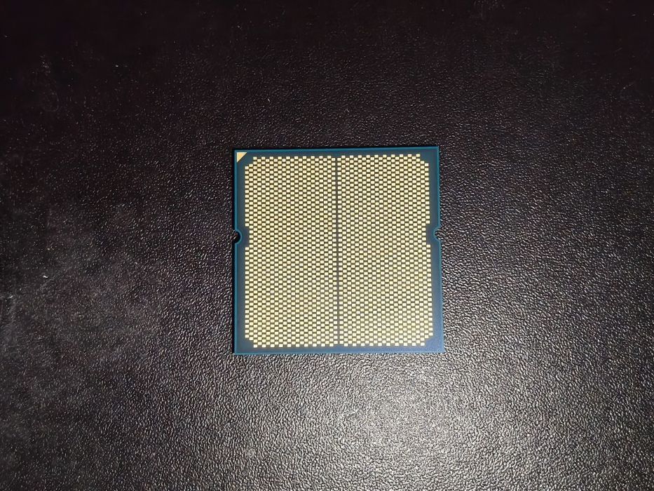 Vând procesor AMD Ryzen 5 8400f tray AM5