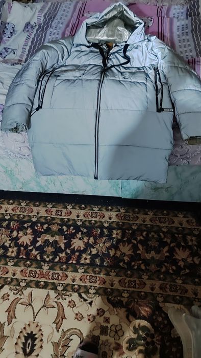 Продам куртку женскую