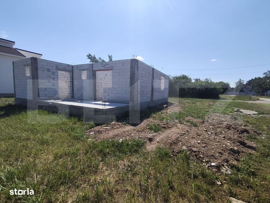 Casa de vanzare, la rosu, 3 camere, 90 mp, in Les