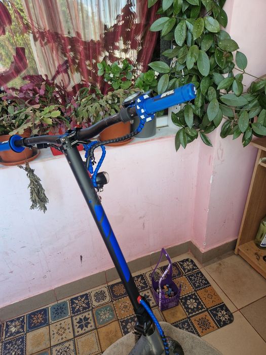 se vinde trotineta speedxman sau schimb cu un g2