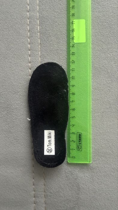 Продам весна кроссовки р.20