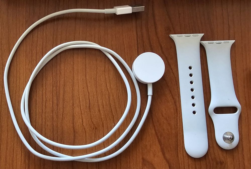 Продавам Apple Watch Series 3 38mm Silver Aluminum White Sport
