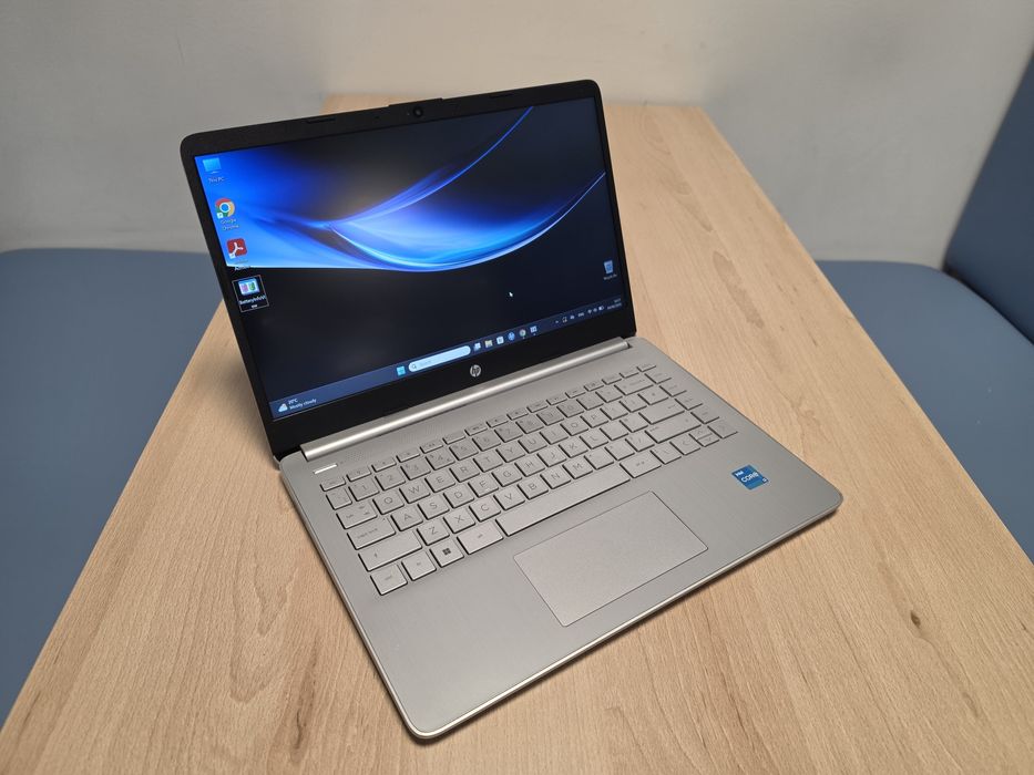 Лаптоп HP 14s / i3-12th / 8GB Ram / 256 SSD