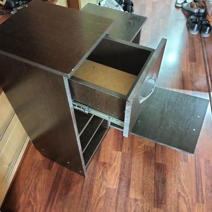 Продам срочно тумба обувная.