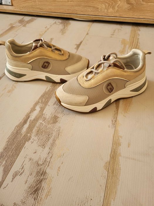 сникърси Liu Jo отлично състояние. номер 37.стелка 24см.