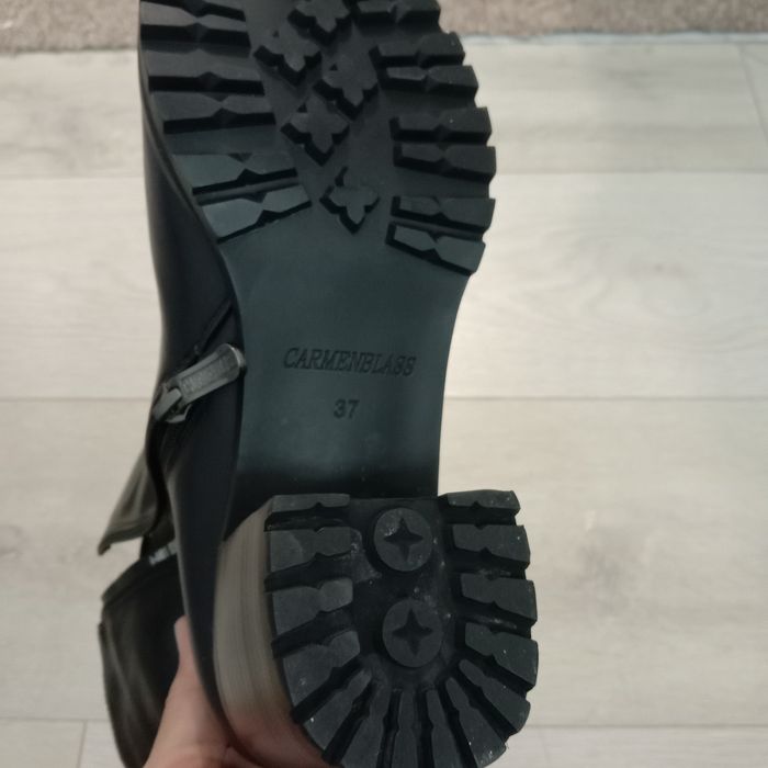 Продам новые сапоги