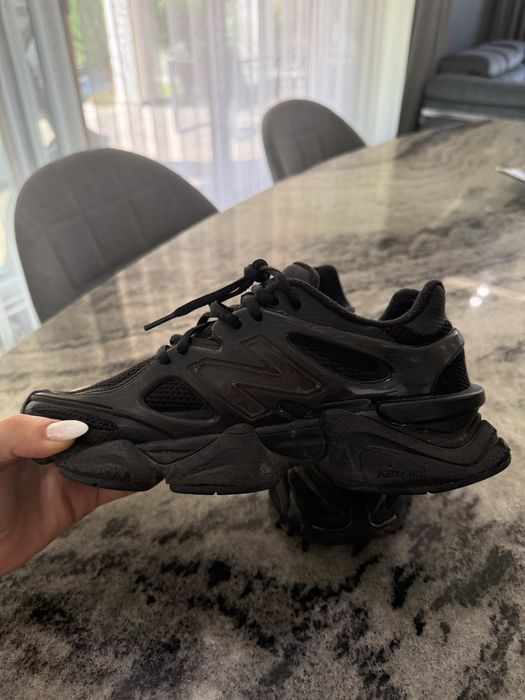 New Balance 9060 Triple Black – размер 37.5