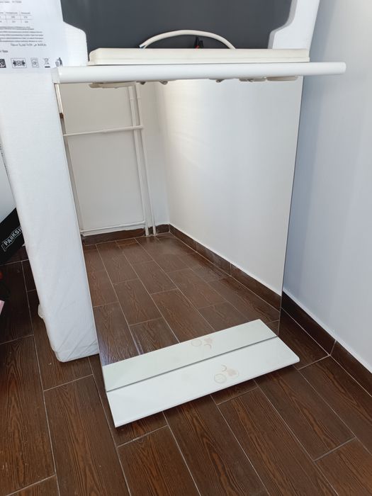 Oglinda baie cu priză și becuri