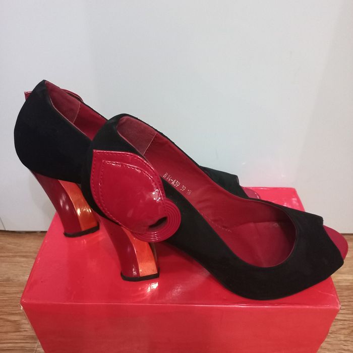 Женская  обувь 39