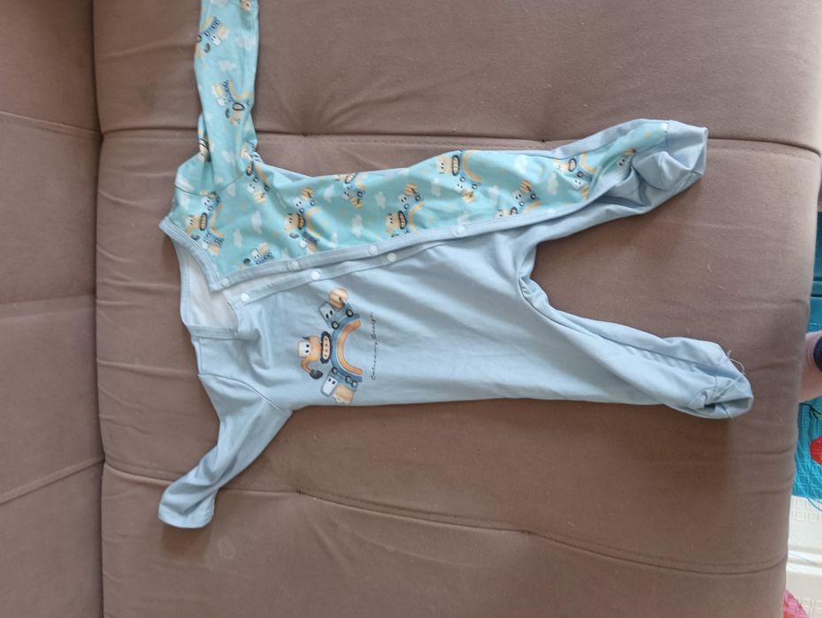 Продам вещи 6месяцев