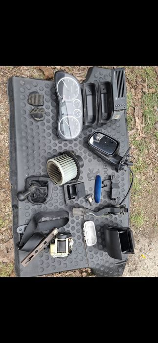 Пежо 307 хечбек 2.0 HDI 110к.с 
 Останали части всичко по 30€
Намират се в София 

Тел:0876646663