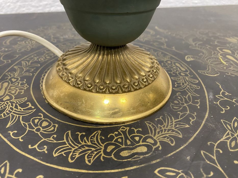 Италианска бастолна лампа с млечно бяло стъкло