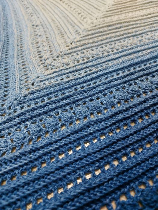 Продам шаль-бактус вязаный