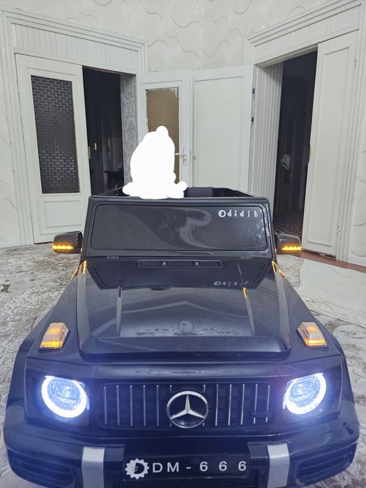 Продается машина на пульте управления.