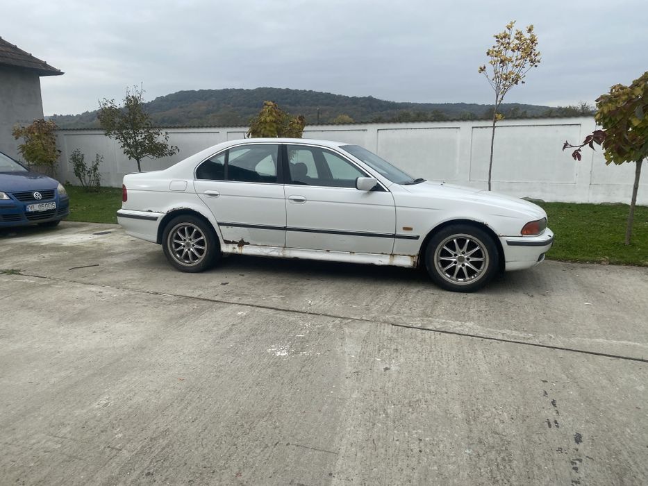 BMW 520d 136cp pentru piese (interior mov + piano black)