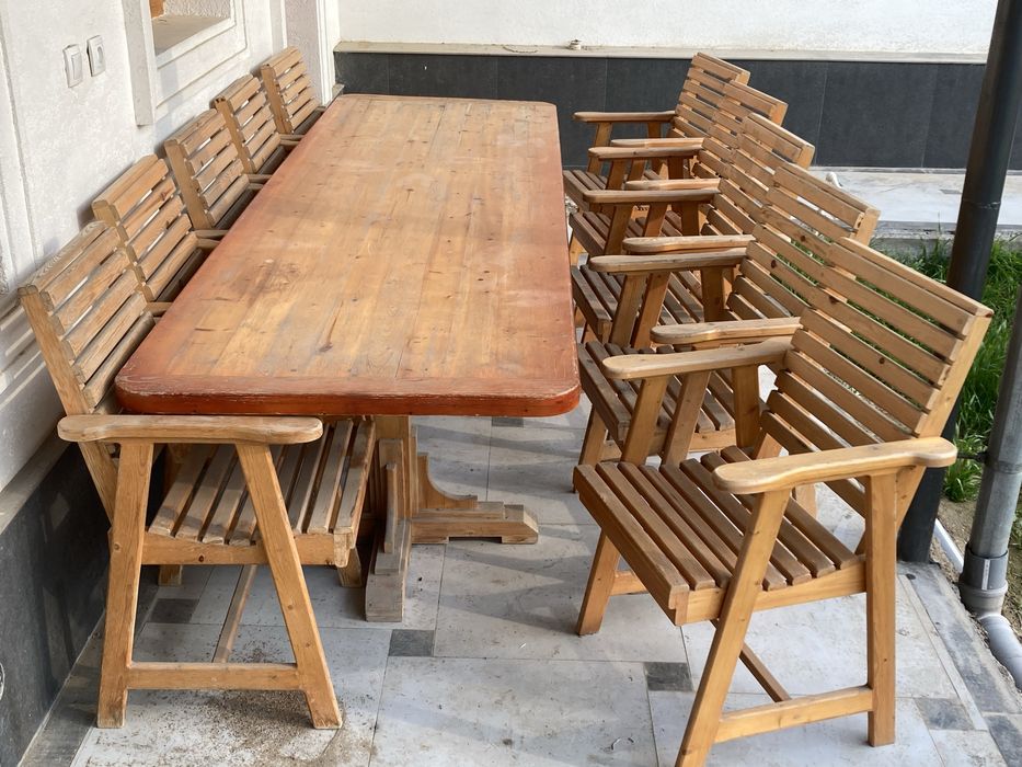 Стол и стулья на 12 персон