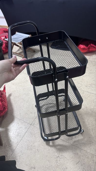 Стеллаж, стулья , помощник , зеркало, диспенсер