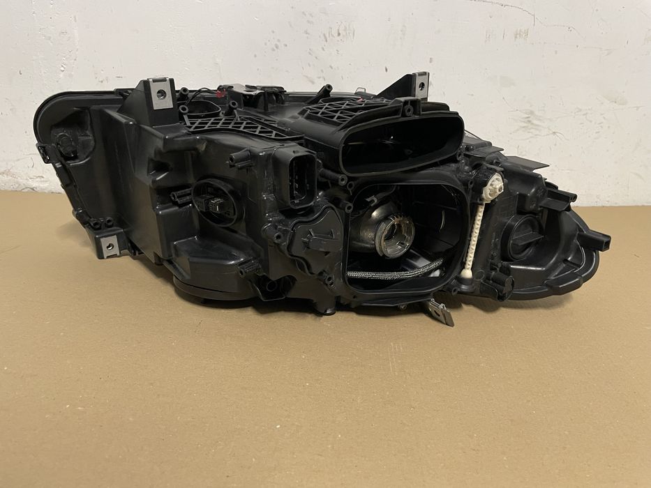 Far Stanga Bi-Xenon Adaptiv BMW 5 F10 F11 Facelift LCi Original