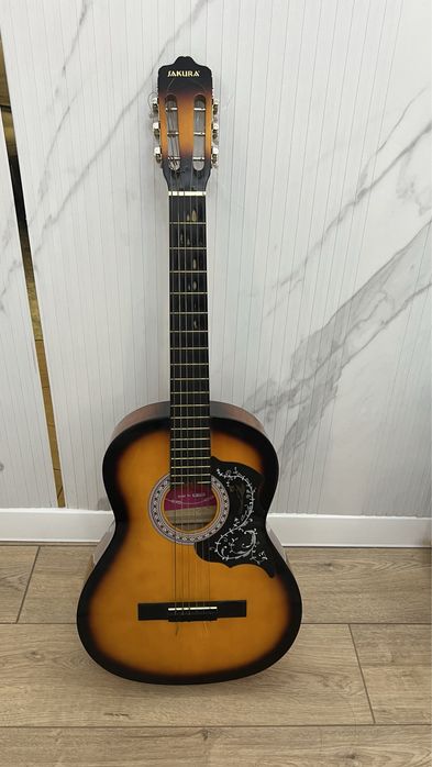 Продам гитару за 10 тысяч