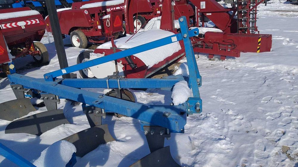 Плуг  ПЛН 4-35 на МТЗ