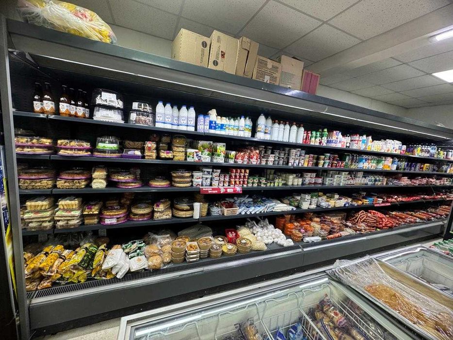 полки для магазина и холодильник