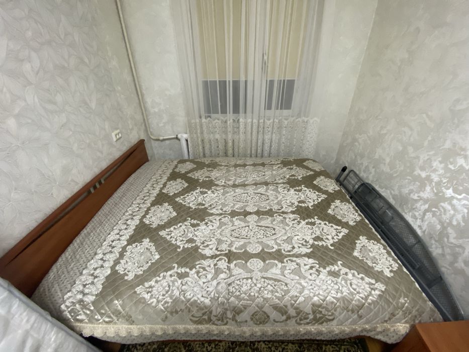 Продам кровать двухспальник , 1.60 м на 2 м  можно с матрацом самовыв