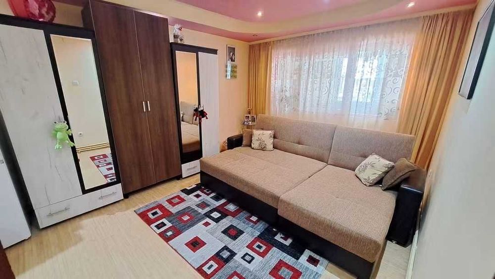 Vând apartament 2 canere Radu Negru, decomandat,et 4 cu pod 50 mp÷balcon 7 m,,mobilat,  spațios acte la zi,,poziție bună , preț  48 mii euro