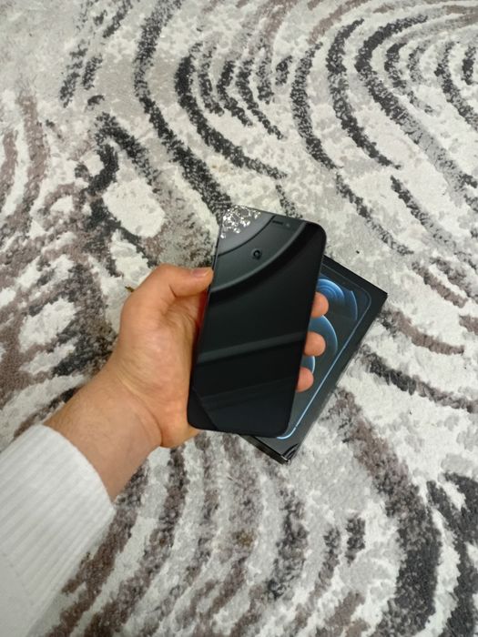 Iphone 12 pro. Ochilmagan