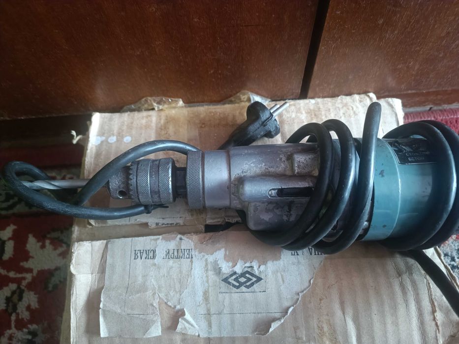 Бормашина за стомана и бетон.