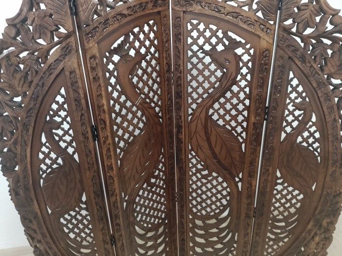 Superb paravan antic din lemn mahon, 4 polițe sculptate integral manua