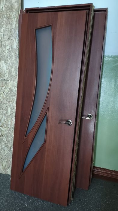 Продам межкомнатные двери.