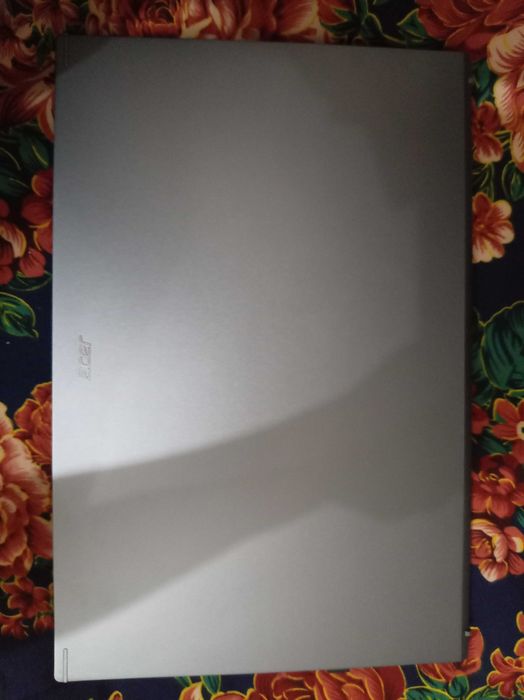 Acer Core i5 kompyuter sotiladi