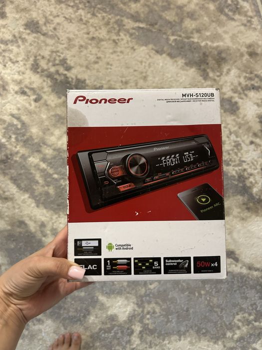 Продаю автомобильную магнитолу Pioneer MVH-S120UB.
