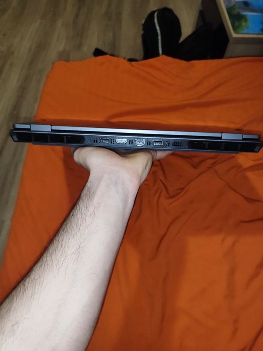 Leptop gaming Lenovo loq rizen 5