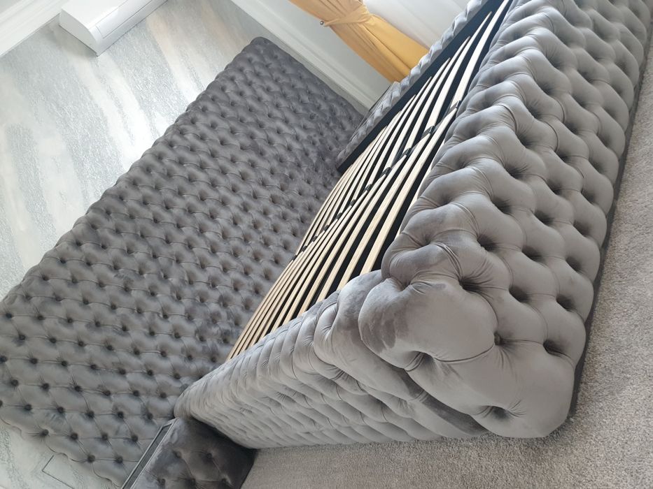 Pat tapitat model Chesterfield