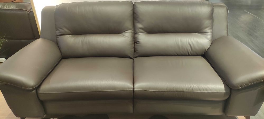 Комплект от триместен и двуместен диван от кафява естествена кожа