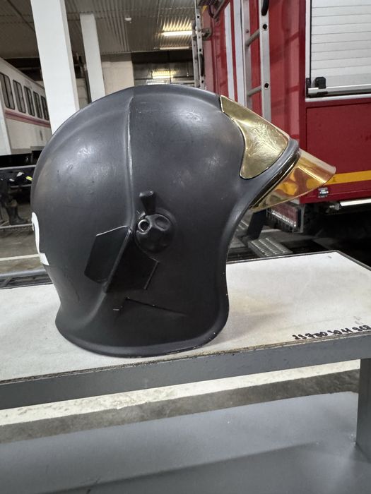 Продам каску пожарного