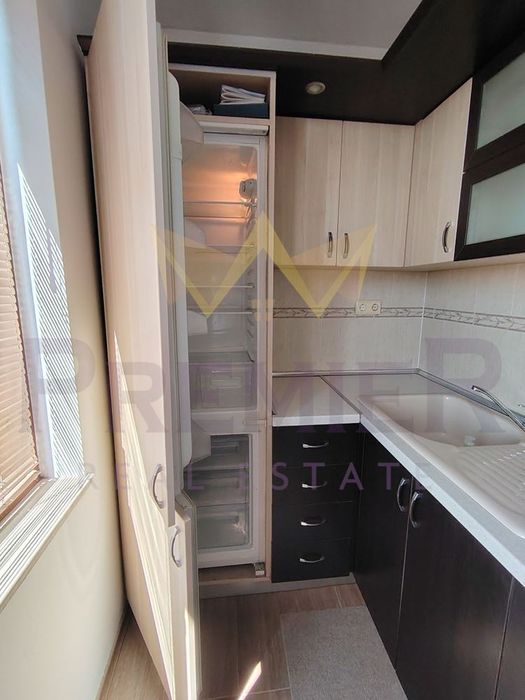 Дава се под наем Двустаен апартамент в Варна, Колхозен пазар - 65 кв.м за 459 € - Снимка #1