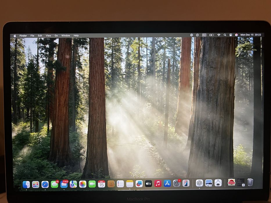 MacBook Pro 13” M1 (2020) – Touch Bar & Touch ID – Stare excelentă