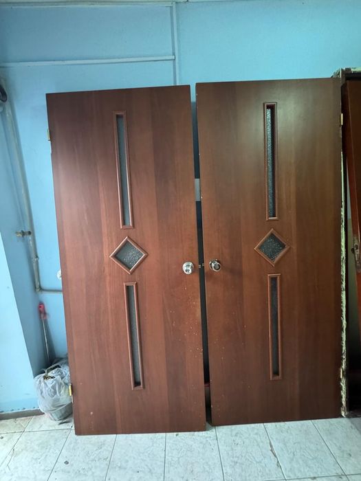 Двери межкомнатные б/у